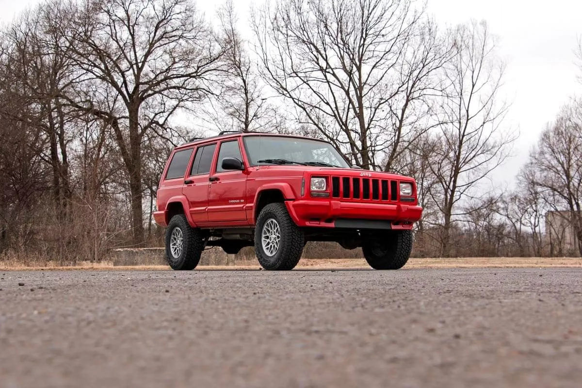 Rough Country 3" Lift Kit w/V2 Shocks for 1984-2001 Jeep Cherokee XJ - 670X70