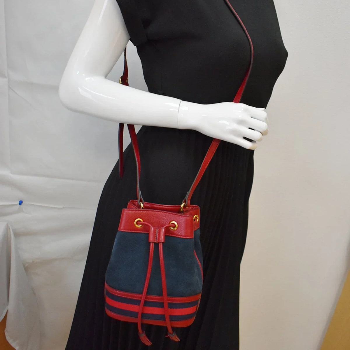 Pre-owned GUCCI Ophidia Mini Leather Trimmed Suede Bucket Bag Blue 550620