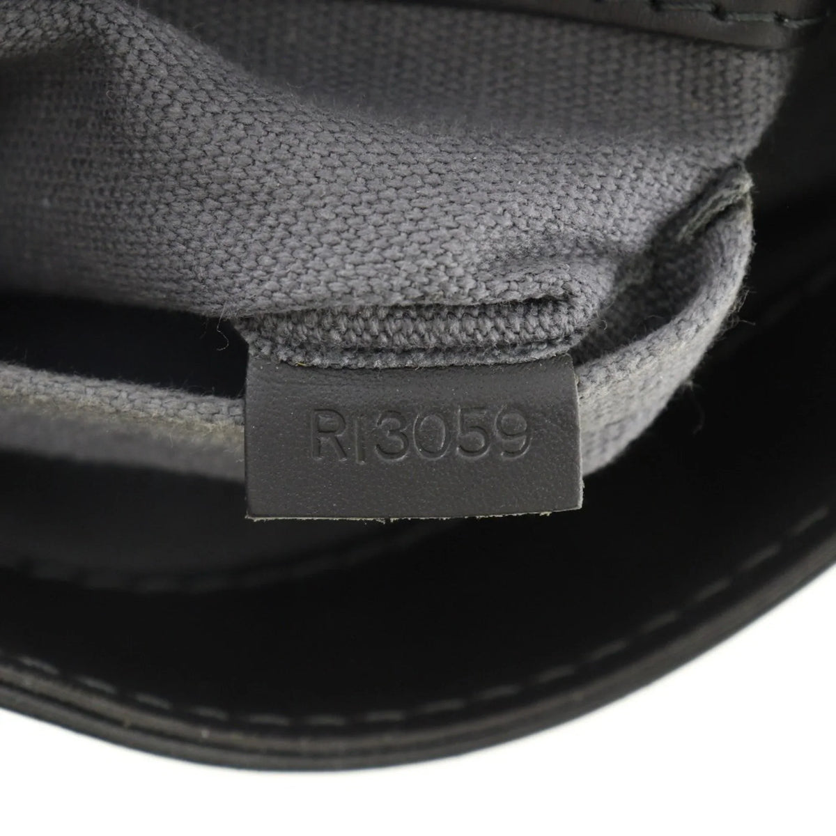 Pre-Owned LOUIS VUITTON Louis Vuitton Yuma Shoulder Bag Utah M97024 Leather Basalt Black RI3059 Men's (Good)